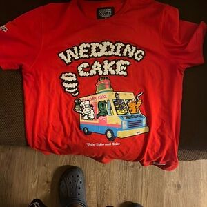 Red Wedding Cake Short Sleeve Shirt. Size XL